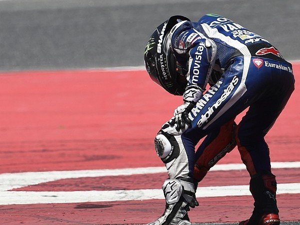 Berita MotoGP: Cidera Pasca Insiden Dengan Iannone Dikhawatirkan Lorenzo 
