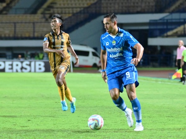 Ezra Walian