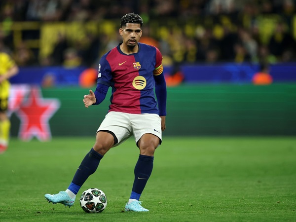 Ronald Araujo Beri Kode Akan Bertahan dengan Barcelona